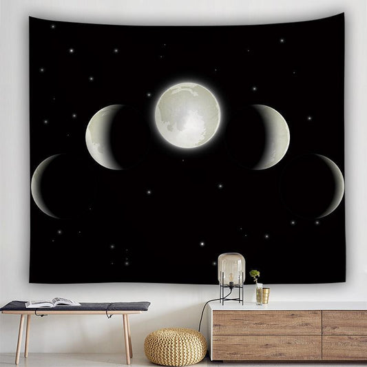 Tapisserie mettant en scène une lune
avec ses différentes phases