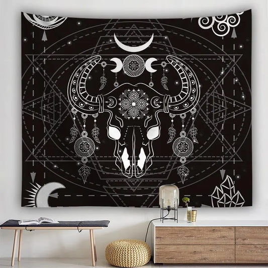 Tapisserie représentant un majestueux taureau entouré d’un attrape-rêve mystique, inspirant force et spiritualité.